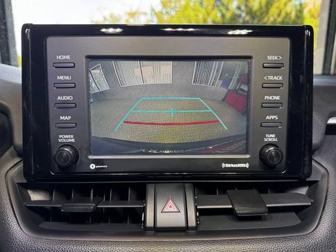 Used 2020 Toyota RAV4 XLE AWD/4WD image 30