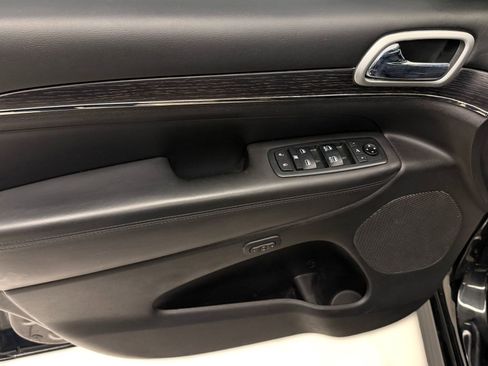 Used 2018 Jeep Grand Cherokee High Altitude AWD/4WD image 11