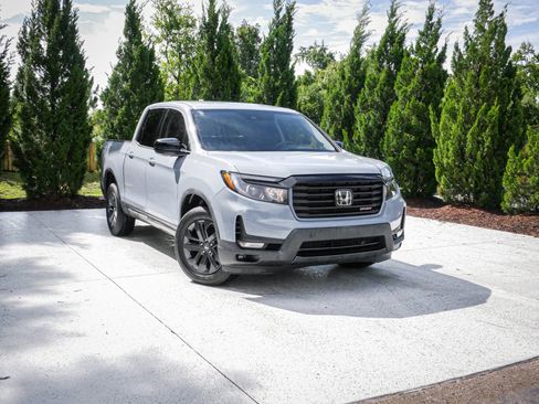 Used 2023 Honda Ridgeline Sport image 2