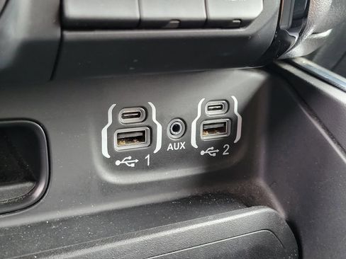Used 2023 RAM 1500 Laramie AWD/4WD image 15
