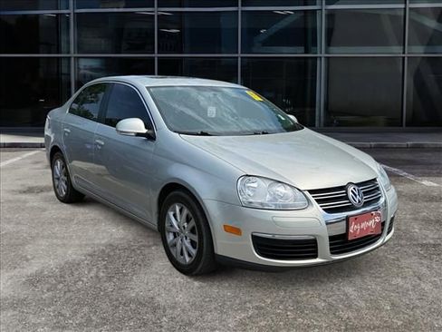 Used 2010 Volkswagen Jetta Limited Edition FWD image 2
