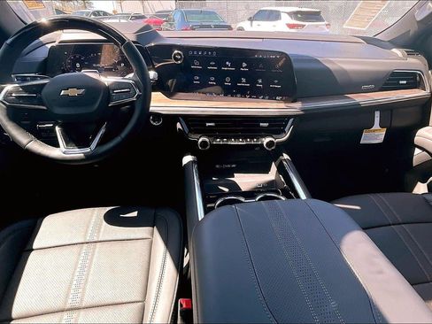 New 2026 Chevrolet Suburban High Country AWD/4WD image 15
