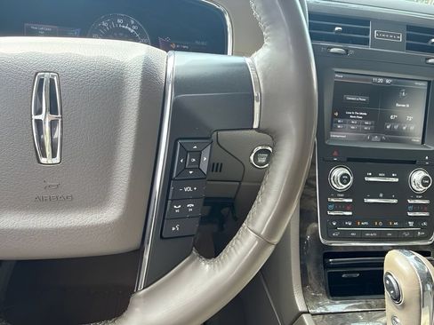 Used 2015 Lincoln Navigator 4WD image 17