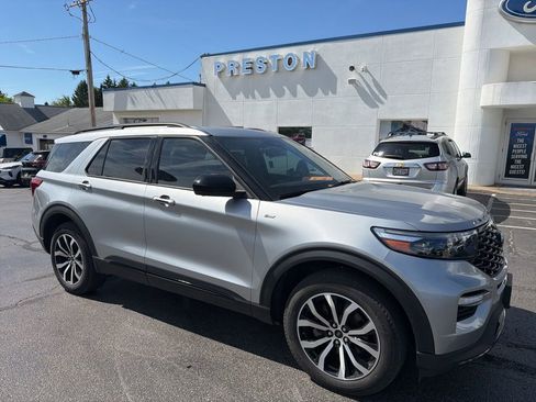 Used 2023 Ford Explorer ST-Line w/ Class IV Trailer Tow Package AWD/4WD image 2