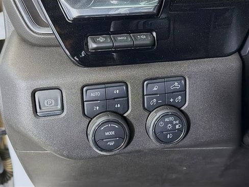 Used 2024 Chevrolet Silverado 2500 High Country w/ High Country Premium Package image 12