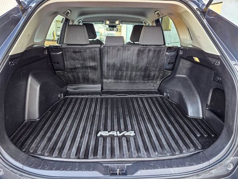 Used 2022 Toyota RAV4 XLE AWD/4WD image 32