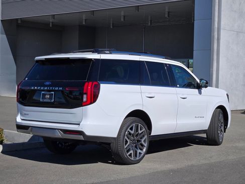 New 2026 Ford Expedition Platinum w/ Platinum Ultimate Package image 4