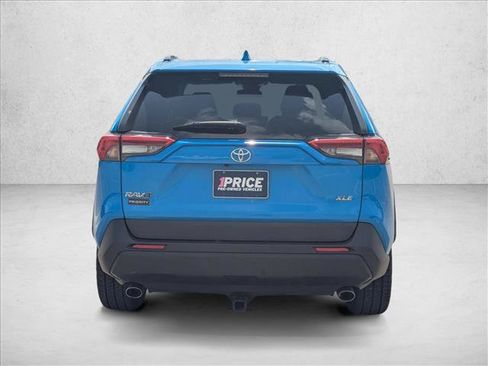 Used 2021 Toyota RAV4 XLE Premium FWD image 6