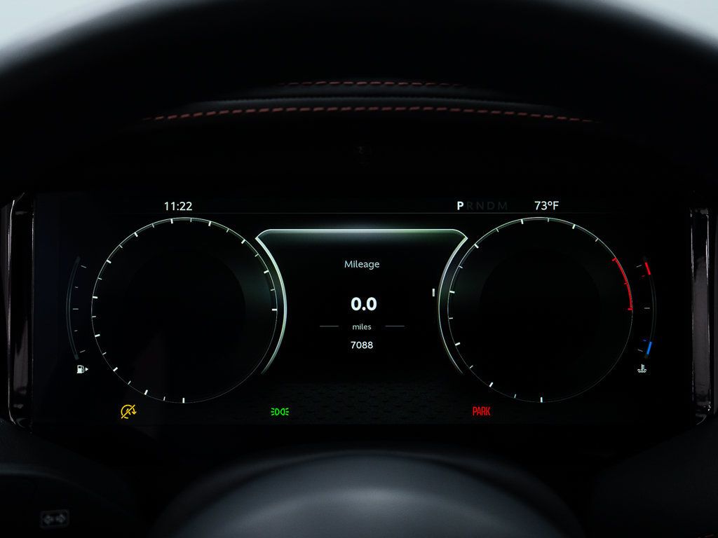Used 2025 Aston Martin DB12 Convertible RWD image 34