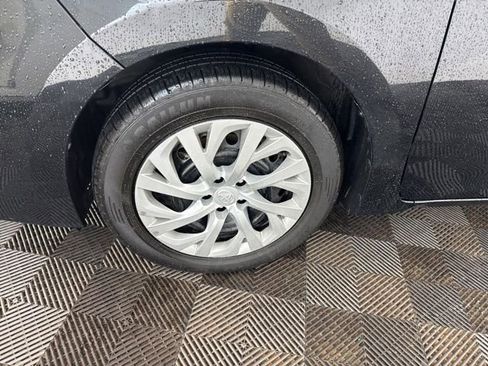 Used 2017 Toyota Corolla LE w/ Carpet Mat Package (TMS) FWD image 31