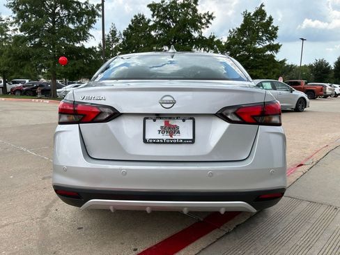 Used 2025 Nissan Versa SV FWD image 7