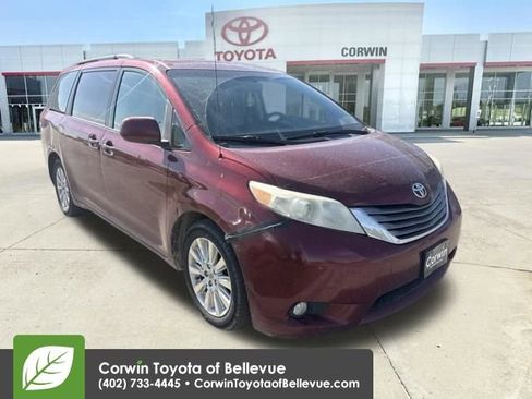 Used 2011 Toyota Sienna XLE AWD/4WD image 29