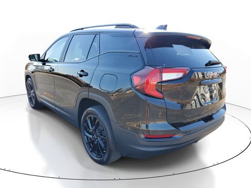Used 2023 GMC Terrain SLE w/ Driver Convenience Package image 4