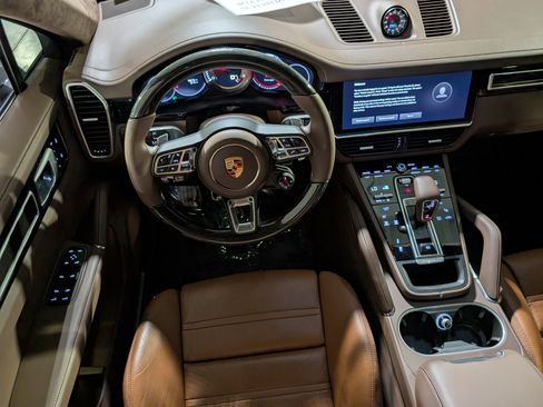 Certified 2022 Porsche Cayenne Turbo AWD/4WD image 6