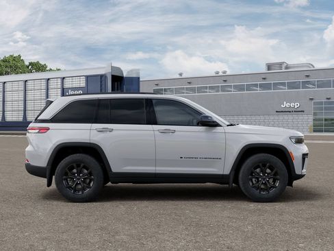 New 2026 Jeep Grand Cherokee Altitude AWD/4WD image 21