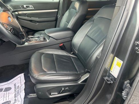 Used 2018 Ford Explorer XLT w/ Equipment Group 202A AWD/4WD image 12