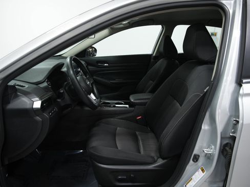 Used 2024 Nissan Altima 2.5 SV image 24