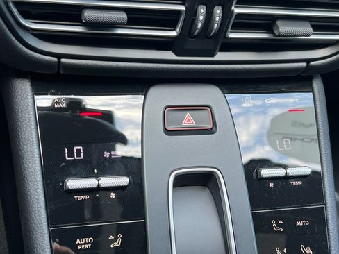 Certified 2026 Porsche Macan AWD/4WD image 24
