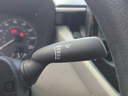 Used 2025 Toyota Corolla Cross L image 14