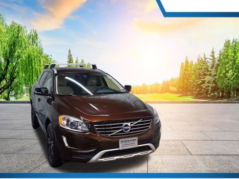 Used 2017 Volvo XC60 T5 Dynamic w/ Preferred Option Package FWD image 2