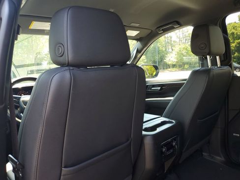 Used 2025 Chevrolet Suburban LT w/ Comfort Package RWD image 18