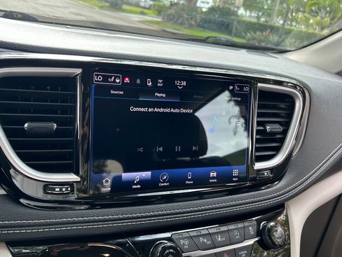 Used 2022 Chrysler Pacifica Touring-L image 20