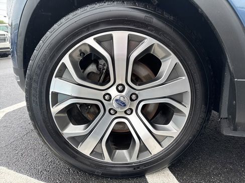 Used 2019 Ford Explorer Platinum image 10