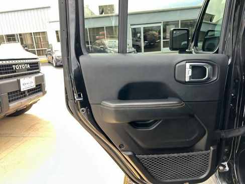 Used 2025 Jeep Wrangler Unlimited Sahara w/ Safety Group AWD/4WD image 24