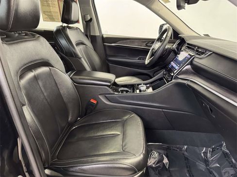 Used 2023 Jeep Grand Cherokee L Limited image 12