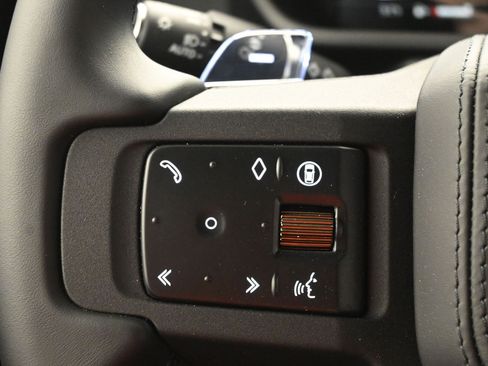New 2026 Land Rover Defender 110 AWD/4WD image 17
