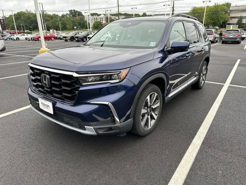 Used 2024 Honda Pilot Touring image 1
