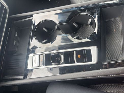 Used 2025 Volkswagen Atlas Cross Sport SE image 39