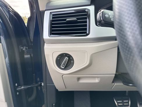 Used 2023 Volkswagen Atlas SEL Premium image 34