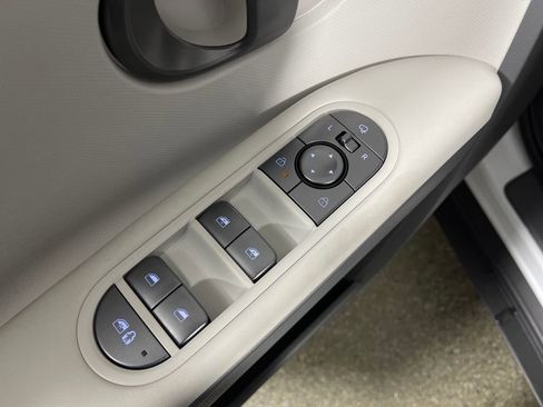 Used 2025 Hyundai Ioniq 5 SEL image 18