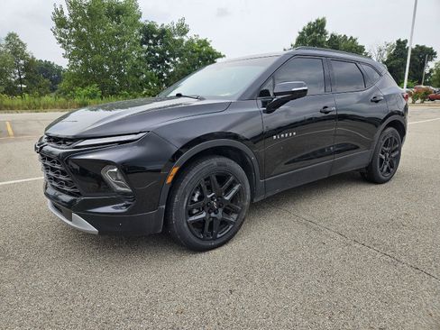 Used 2023 Chevrolet Blazer LT w/ Sound & Technology Package FWD image 3