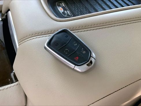 Used 2018 Cadillac Escalade Luxury AWD/4WD image 15