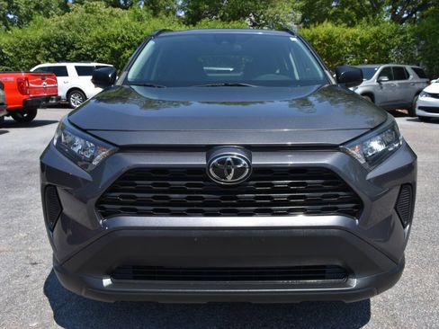 Used 2021 Toyota RAV4 LE FWD image 5