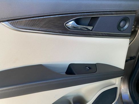 Used 2019 Lincoln Nautilus Reserve FWD image 35