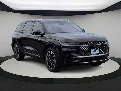 Used 2024 Lincoln Nautilus Reserve image 2