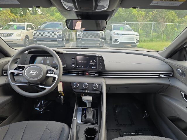 New 2026 Hyundai Elantra SE FWD image 15