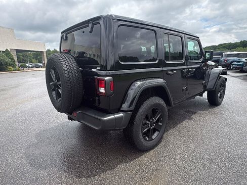Used 2023 Jeep Wrangler Unlimited Sahara AWD/4WD image 4