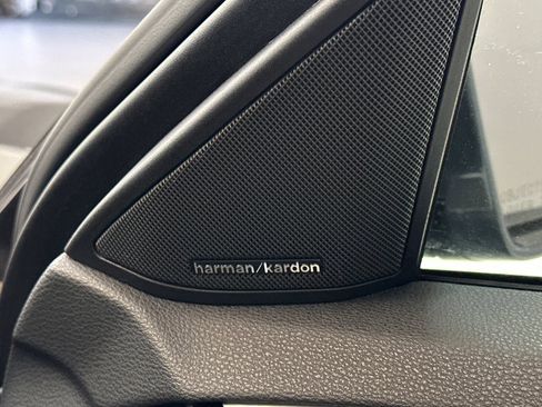 Used 2011 Mercedes-Benz E 550 Sedan w/ Premium 2 Pkg image 22