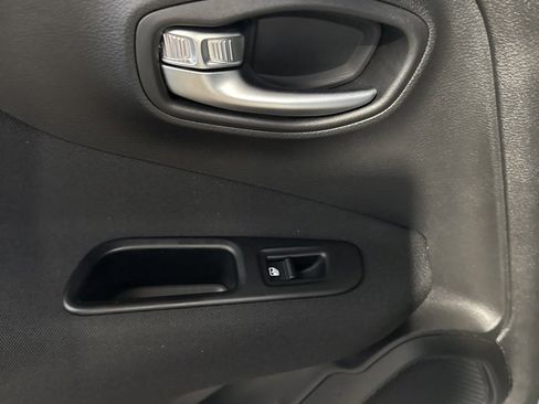 Used 2021 Jeep Renegade Latitude image 27