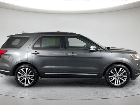 Used 2018 Ford Explorer Platinum AWD/4WD image 2