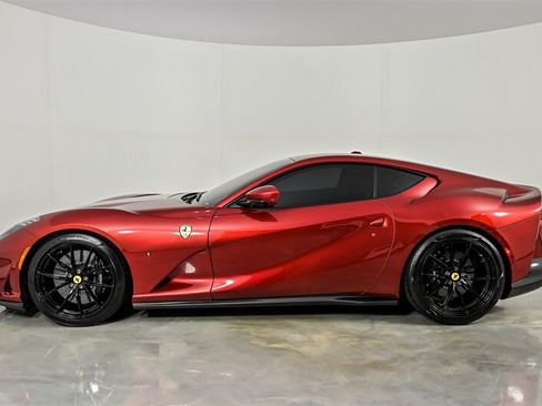 Used 2020 Ferrari 812 Superfast RWD image 9