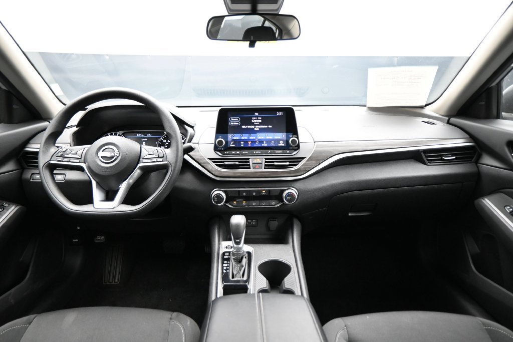 Used 2025 Nissan Altima 2.5 SV FWD image 13