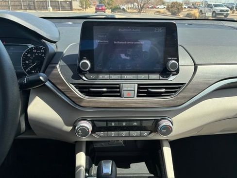 Certified 2024 Nissan Altima 2.5 SV FWD image 17