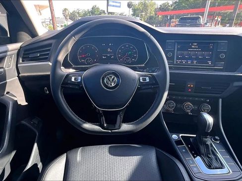 Used 2021 Volkswagen Jetta SE FWD image 5