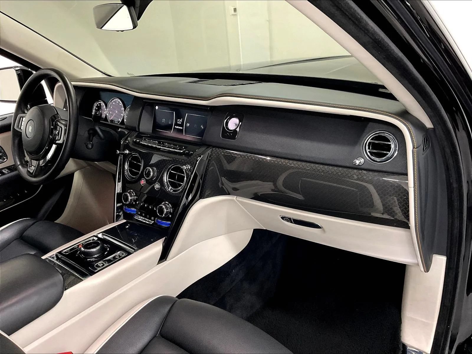 Used 2021 Rolls-Royce Cullinan Black Badge AWD/4WD image 10