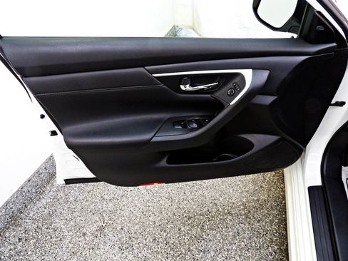 Used 2016 Nissan Altima 2.5 SL w/ Moonroof Package FWD image 7